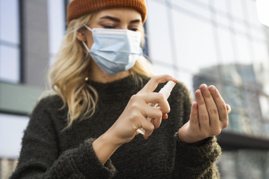 Zena nakazena prasacou chripkou robi preventivne opatrenia
