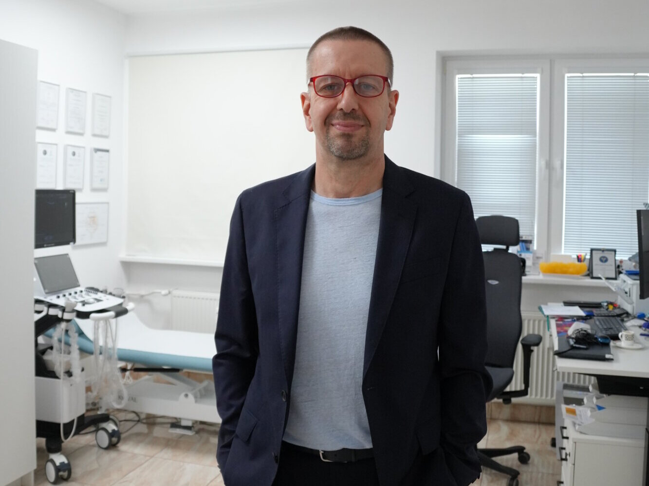 Lekár MUDr. Chovan, MPH v ambulancii
